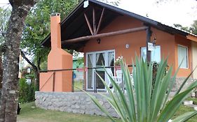 Cabañas en la Naturaleza con pileta y jardín - Vaqueros